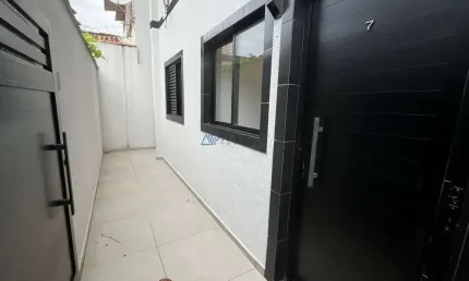 Sobrado à venda em Praia Grande com 2 quartos no Bairro Maracanã