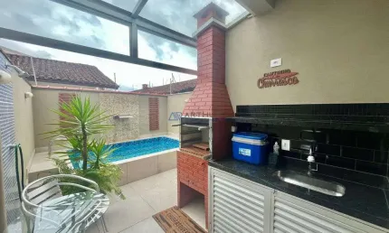 Casa de Condomínio à Venda em Itanhaém com 2 quartos, 3 banheiros e 1 vaga