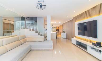 CASA CHARMOSA E COMPLETA A POUCOS MINUTOS DO IGUATEMI!
