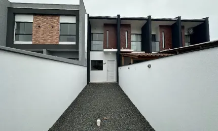 Sobrado geminado com 2 quartos, à venda no bairro Jardim Iririú em Joinville-SC por R$ 299.000,00