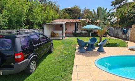 Casa com Piscina à Venda – Avenida Principal da Praia de Tabatinga