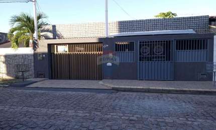 Casa à Venda em Nova Parnamirim, RN com ponto comercial