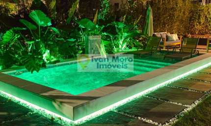 Casa com Piscina Aquecida e Jacuzzi em Daniela - temporada
