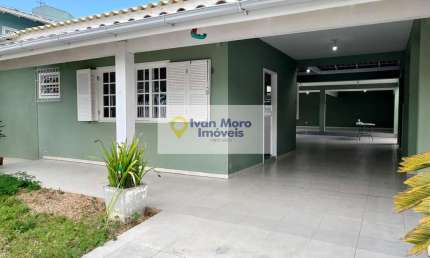 Casa à venda na Avenida Jacarandá em Daniela - Florianópolis - SC
