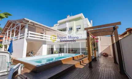 Casa à venda em Canasvieiras  -  Florianópolis - SC