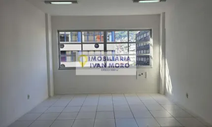 Sala comercial à venda no centro  -  florianópolis }