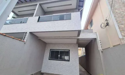 Sobrado novo com piscina com 3 dorm(s), sendo 3 suítes , com vista mar na Ocian em Praia Grande.