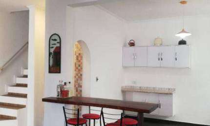 Sobrado com 3 dormitórios , 2 banheiros, 120 m², 4 vagas, Aviação em Praia Grande SP.