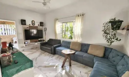 Casa com 3 Quartos e 2 banheiros,  102 m², 2 vagas, Aviação em Praia Grande SP.