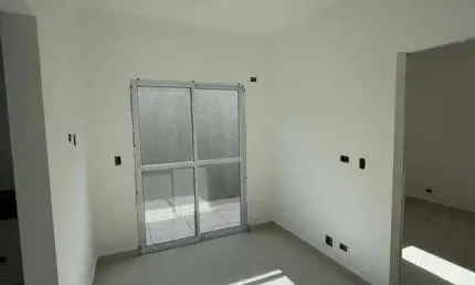 Casa térrea nova de condomínio com 1 dormitório, 1 vaga,   no Boqueirão em Praia Grande SP.