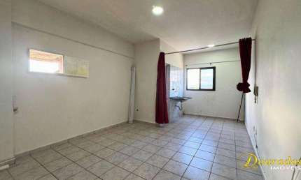 Kitnet com 24,25m², 1 vaga, prédio com elevador na Ocian em Praia Grande SP.
