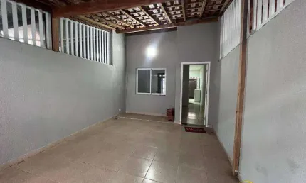 Sobrado triplex com 3 dormitórios, 82m², na Mirim em Praia Grande SP.
