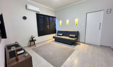 Apartamento Reformado de 1 dormitório mobiliado, andar Térreo - Boqueirão em Praia Grande /SP