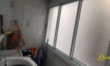 Apto de 2 dorm(s), sendo 1 suíte, com varanda e vista mar, ocian em praia grande sp.