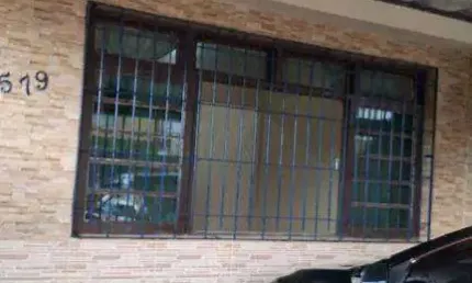 Casa geminada de 2 dormitórios no Caiçara em Praia Grande - SP.
