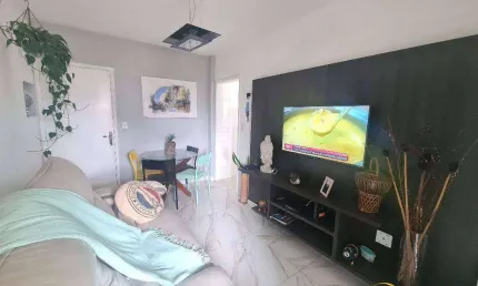 Apto de 2 dorm(s), sendo 1 suíte, com sacada e mobiliado na aviação em praia grande sp.
