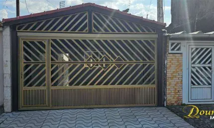 Casa geminada de 3 dormitórios com 2 vagas , perto da praia da mirim em praia grande sp.