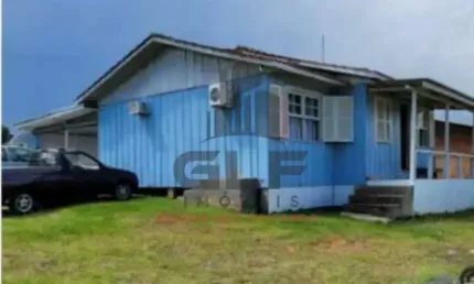 OPORTUNIDADE ÚNICA! Casa à venda em Caçador/SC com uma área total de 520m², sendo 150m² de área privativa, 3 dormitórios, sendo 1 suíte.Bem localizad