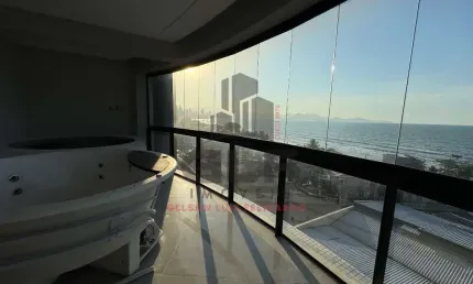 Apartamento de luxo frente mar em porto belo/sc no bairro balneário perequê, 4 suítes sendo 01 master e 3 vagas de garagem. bem localizado. investir