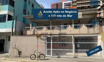 Sobrado a 580 metros do mar em itapema/sc, bairro morretes, com 4 qtos, aceito apartamento no negócio, possui piscina, pebolim, sinuca, tenis de mesa.