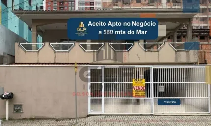 Sobrado a 580 metros do mar em itapema/sc, bairro morretes, com 4 qtos, aceito apartamento no negócio, possui piscina, pebolim, sinuca, tenis de mesa.