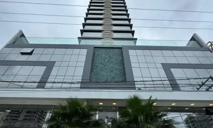 Apartamento de luxo com 3 suítes e 3 vagas na cidade de itapema-sc, bairro centro: 136m² de pura sofisticação!