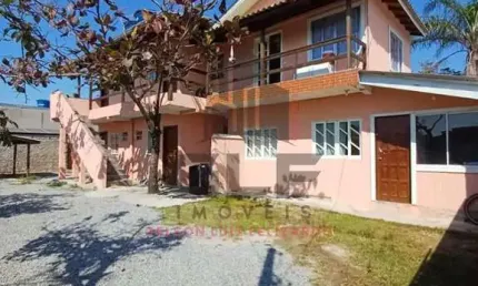 Condomínio com 6 kitnets em itapema/sc no bairro morretes. terreno com 303,75m². fundação pronta para construir mais 4 apartamentos ou até 8 kitnets,