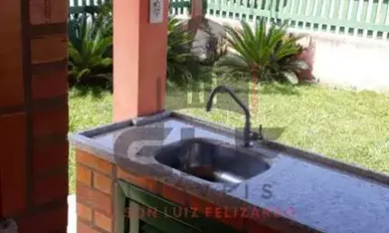 Casa bangalô a venda na cidade de bombinhas/sc no bairro canto grande, com 3 quartos/ 1 suíte e 2 vagas de garagem. bem localizado