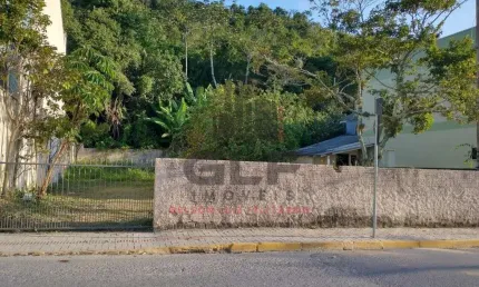 Terreno a venda na cidade de itapema/sc no bairro casa branca,com dimensões de 12,22 por 29,46 metros, totalizando 360 m. oportunidade de investimento