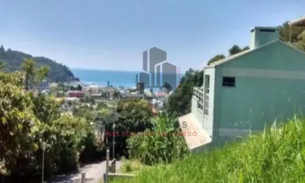 Terreno a venda no Bairro Ilhota, na cidade de Itapema/SC, medindo 375 m² sendo 12,50 x 30. Bem localizado, próximo ao Mar, apenas 300 metros da Praia