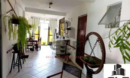 Casa com localização privilegiada no bairro Casa Branca na cidade de Itapema/SC, com 3 Dormitórios + 1 Kitner aos fundos. Terreno com 300 m² total
