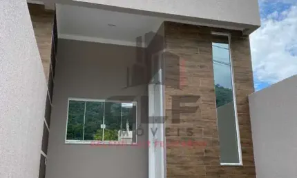 Casa geminada nova na cidade de Itapema/SC, no bairro Alto São Bento, com 2 dormitórios sendo 1 suíte e 1 vaga de garagem, a 1.500 metros do mar