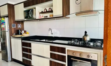 CASA GEMINADA SENDO 2 DORMITÓRIOS/ QUARTOS EM SÃO JOSÉ SC Á VENDA POR R$ 373.000,00.