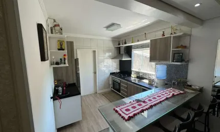 APARTAMENTO COM 2 DORMITÓRIOS/QUARTOS SENDO 1 SUÍTE EM SÃO JOSÉ - SC Á VENDA POR R$ 340.000,00.