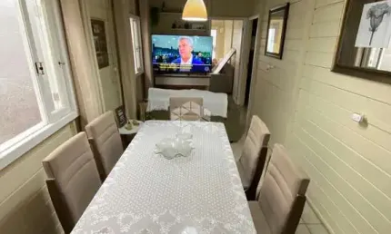 CASA COM 3 QUARTOS/DORMITÓRIOS EM BARREIROS/ SÃO JOSÉ-SC NO VALOR DE R$480.000,00.