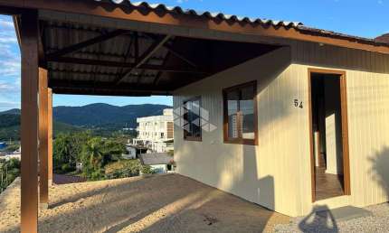 CASA A VENDA COM TERRENO DE 360 M² EM SANTO AMARO DA IMPERATRIZ