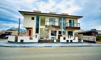 Sobrados alto padrão com excelente acabamento no bairro bela vista - palhoça com valor a partir de r$ 489.900.