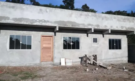 CASA COM 2 DORMITÓRIOS/ QUARTOS EM SÃO JOSÉ SC, BAIRRO FORQUILHAS À VENDA POR R$ 450.000,00.