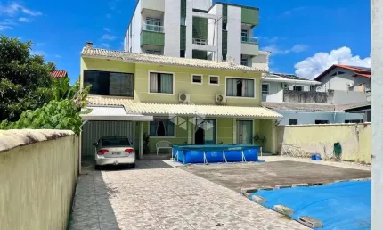 Terreno com 3 casas em são josé sc, bairro ipiranga à venda por r$ 2.600.000,00.