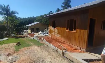 Conjunto de casas de madeira à venda na guarda do cubatão - palhoça/sc