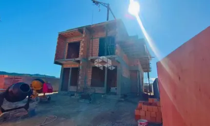 Casa sobrado com 3 dormitórios, sendo 1 suíte, 2 vagas e 125 m² para vender por r$ 640.000,00