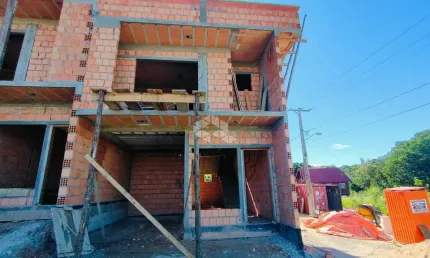 CASA SOBRADO COM 2 DORMITÓRIOS, SENDO 2 SUÍTES, 1 VAGAS COBERTA E 111M² PARA VENDER POR R$ 560.000,00