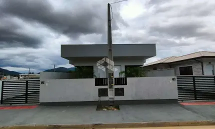 Casa geminada com 2 dormitórios, sendo 1 suíte, 1 vaga e 68 m², para vender por r$ 380.000,00