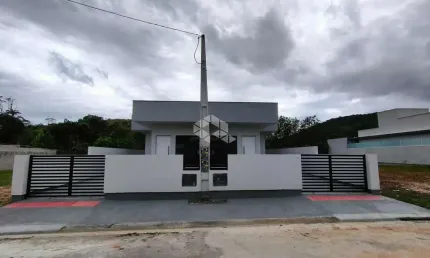 Casa geminada com 3 dormitórios, sendo 1 suíte, 1 vaga e 76,17m², para vender por r$ 450.000,00