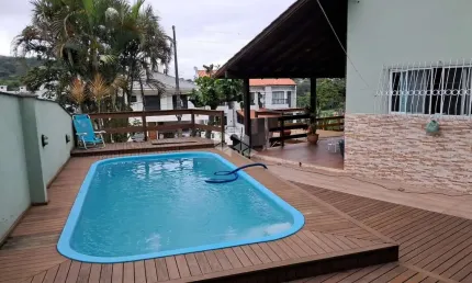 Casa com 4 dormitórios/ quartos sendo 1 suíte em são josé sc, bairro potecas à venda por r$ 890.400,00.