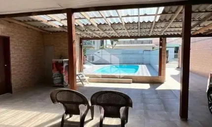 Casa com 3 dormitórios, sendo 1 suíte, 3 vagas cobertas e 75m² para vender por r$ 585.000,00