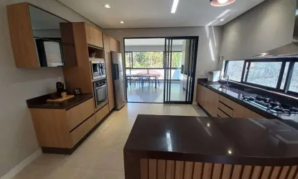 Raridade, casa linear no condomínio portal da torre