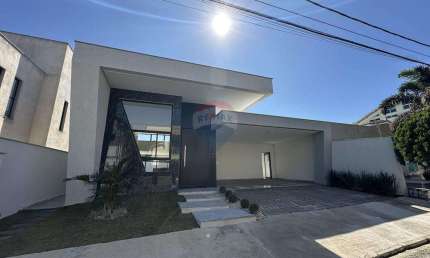 Casa Linear com 4 Quartos no Condomínio São Lucas 1