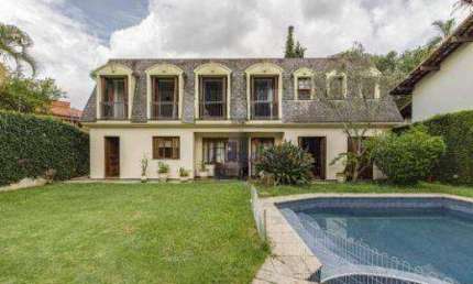 Casa à Venda com 4 Suítes,  1000 m² no Jardim Guedala