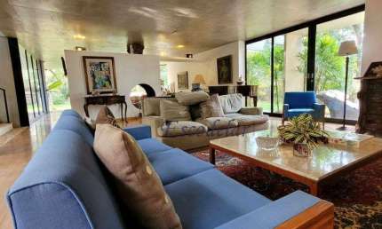 Casa para comprar com 5 quartos(3 suítes), 4 salas, elevador, varanda, muito verde - Cidade Jardim, São Paulo SP